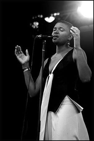 Lizz Wright<br>2003 JVC Jazz Festival in Newport R.I.
