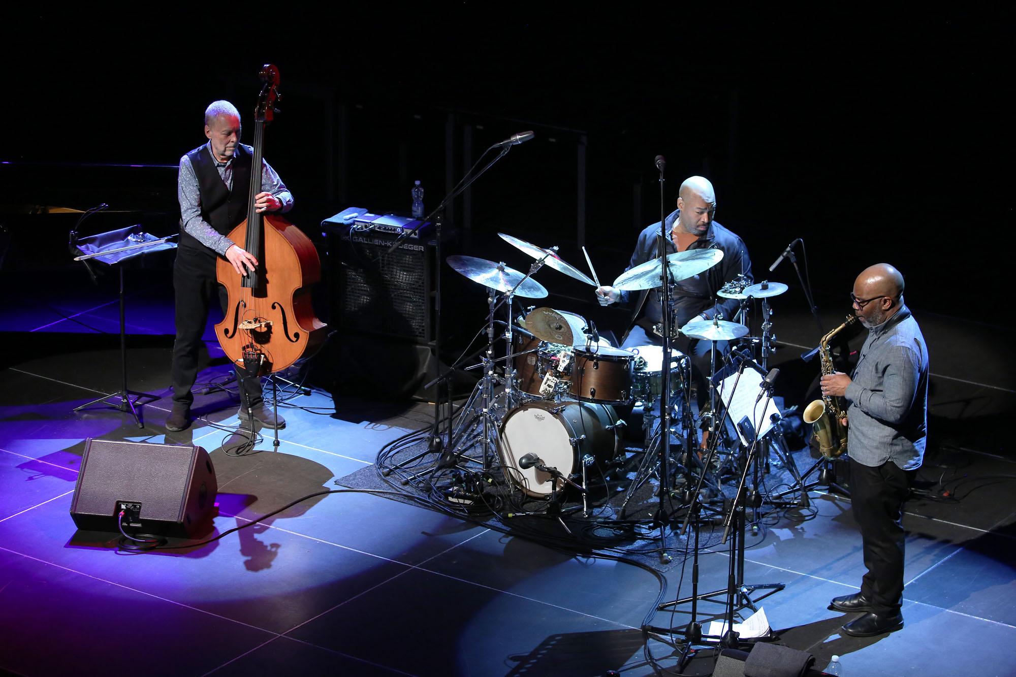 Dave Holland Trio — jazz photo by Luciano Rossetti | All About Jazz