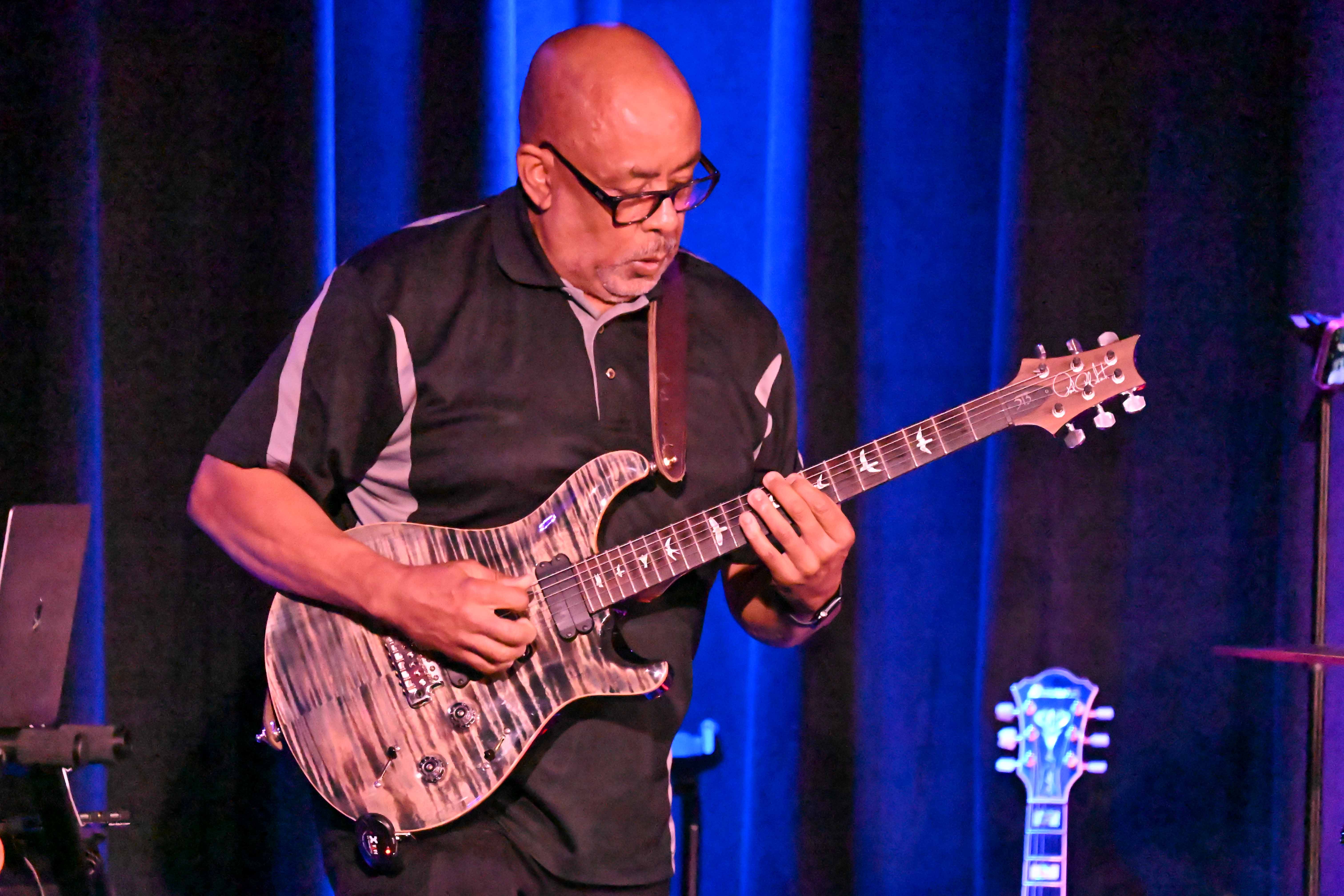 Ron Thompson - guitar