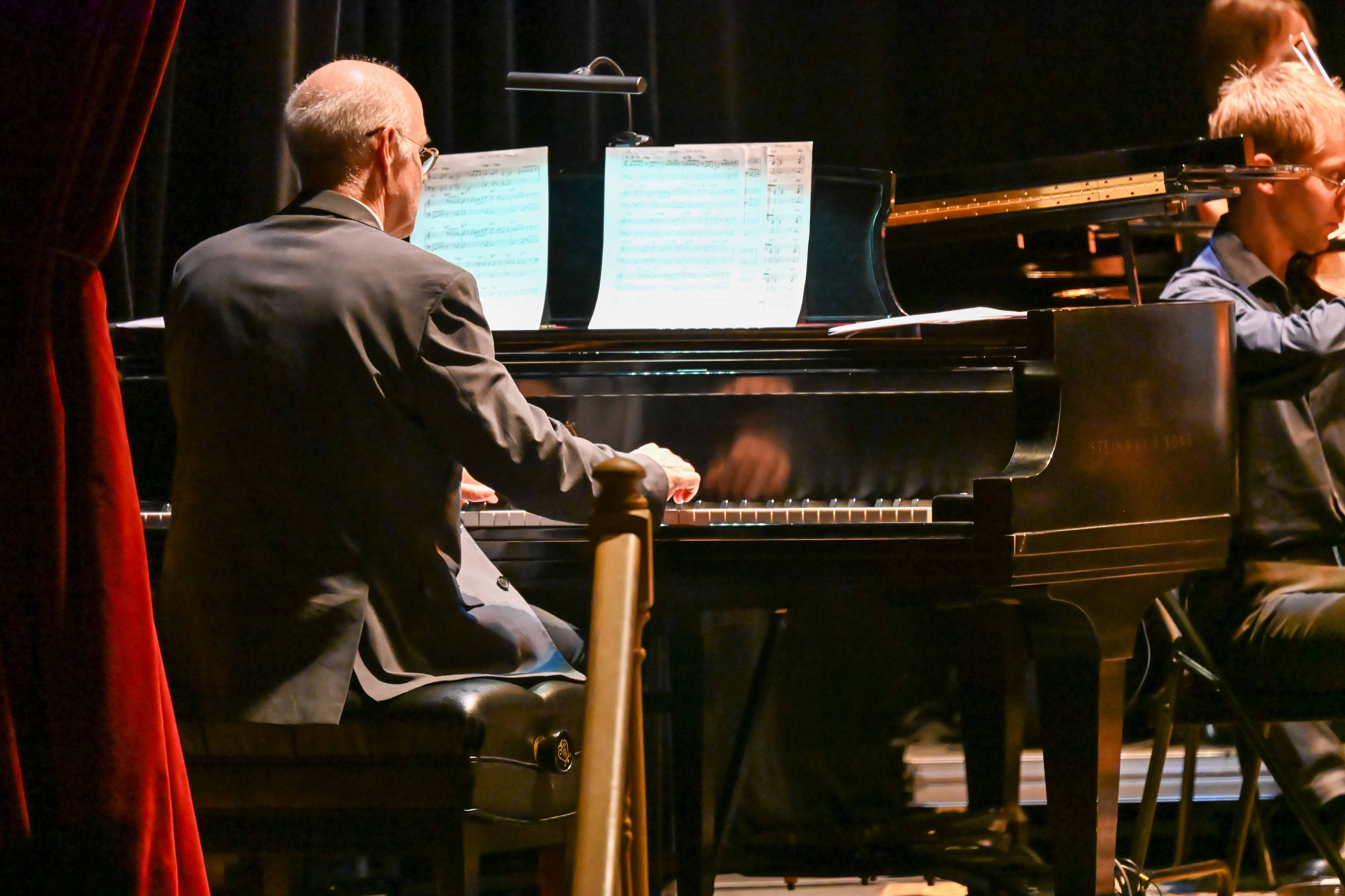 Jae Sinnett's 0 to 60 Quartet with Steve Wilson & Symphonicity - pianist