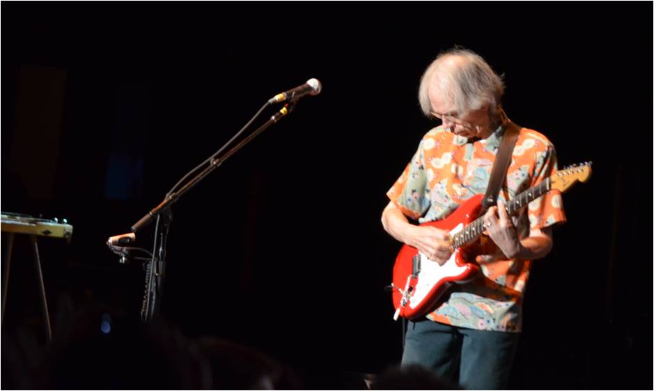 Yes - Steve Howe at Jones Beach 07-11-11 - Photo 1