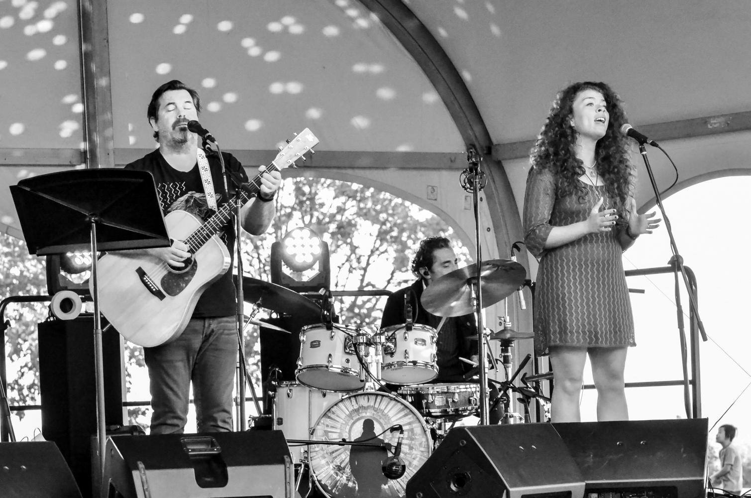 Duncan Sheik and Suzanne Vega Sunset Concert at Sands Point Preserve Conservancy on 9-25-2016. 