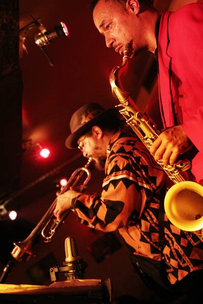 Rasul Siddick and Ricky Ford with "Ricky Ford Quintet" at the Sunset, Paris, France 2006