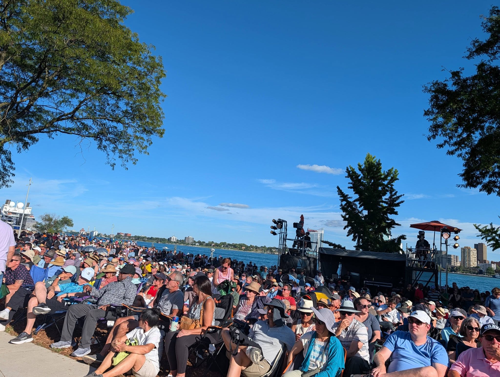Ron Carter crowd at Detroit Jazz Festival 26 — jazz photo by Paul Rauch | All About Jazz