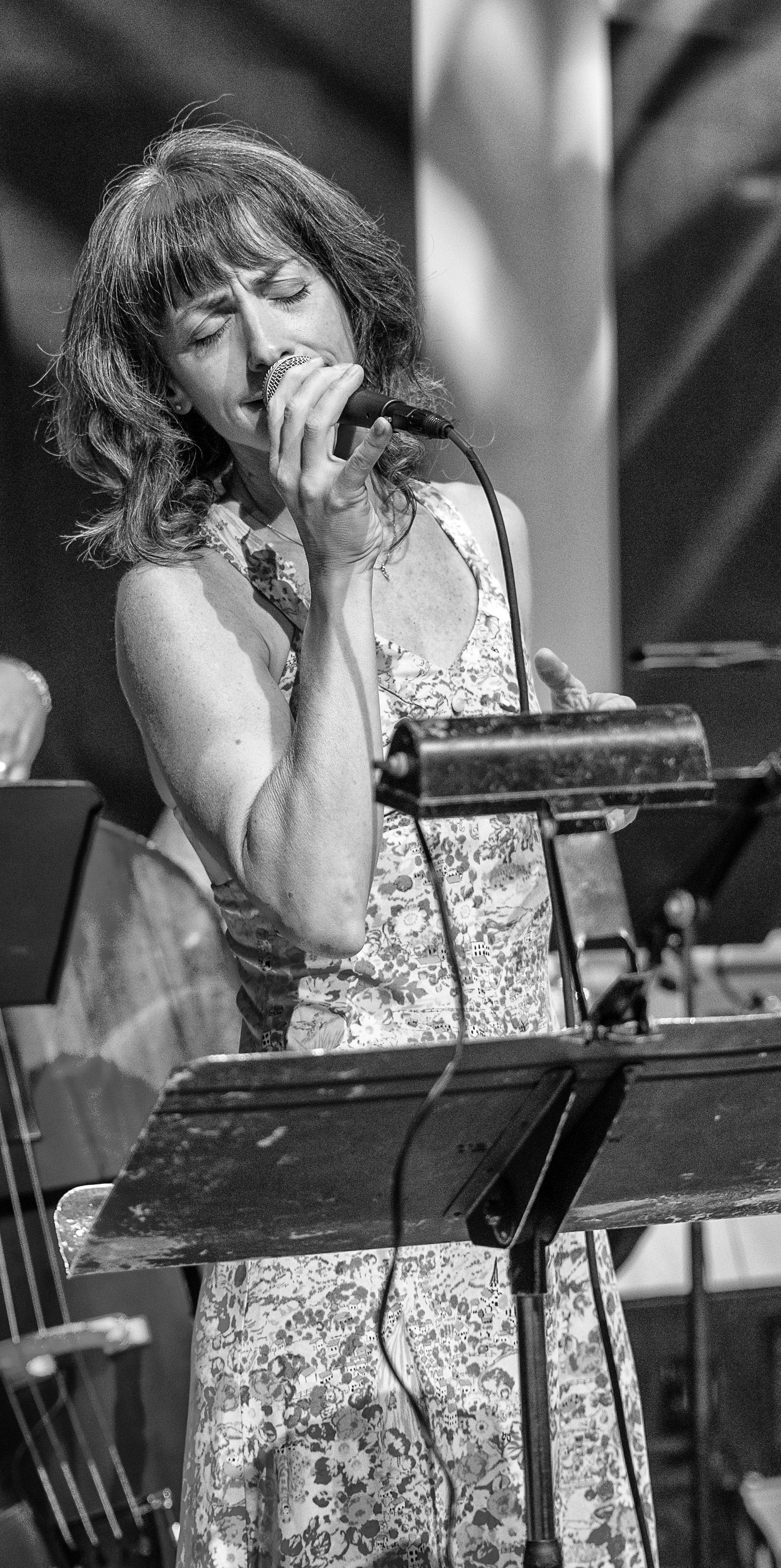 Laura Ann Singh — jazz photo by Mark Robbins | All About Jazz