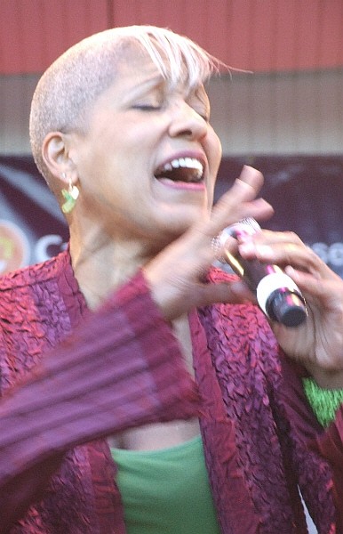 Rene Marie with Her High Maintenance Quartet at 2010 Chicago Jazz Festival