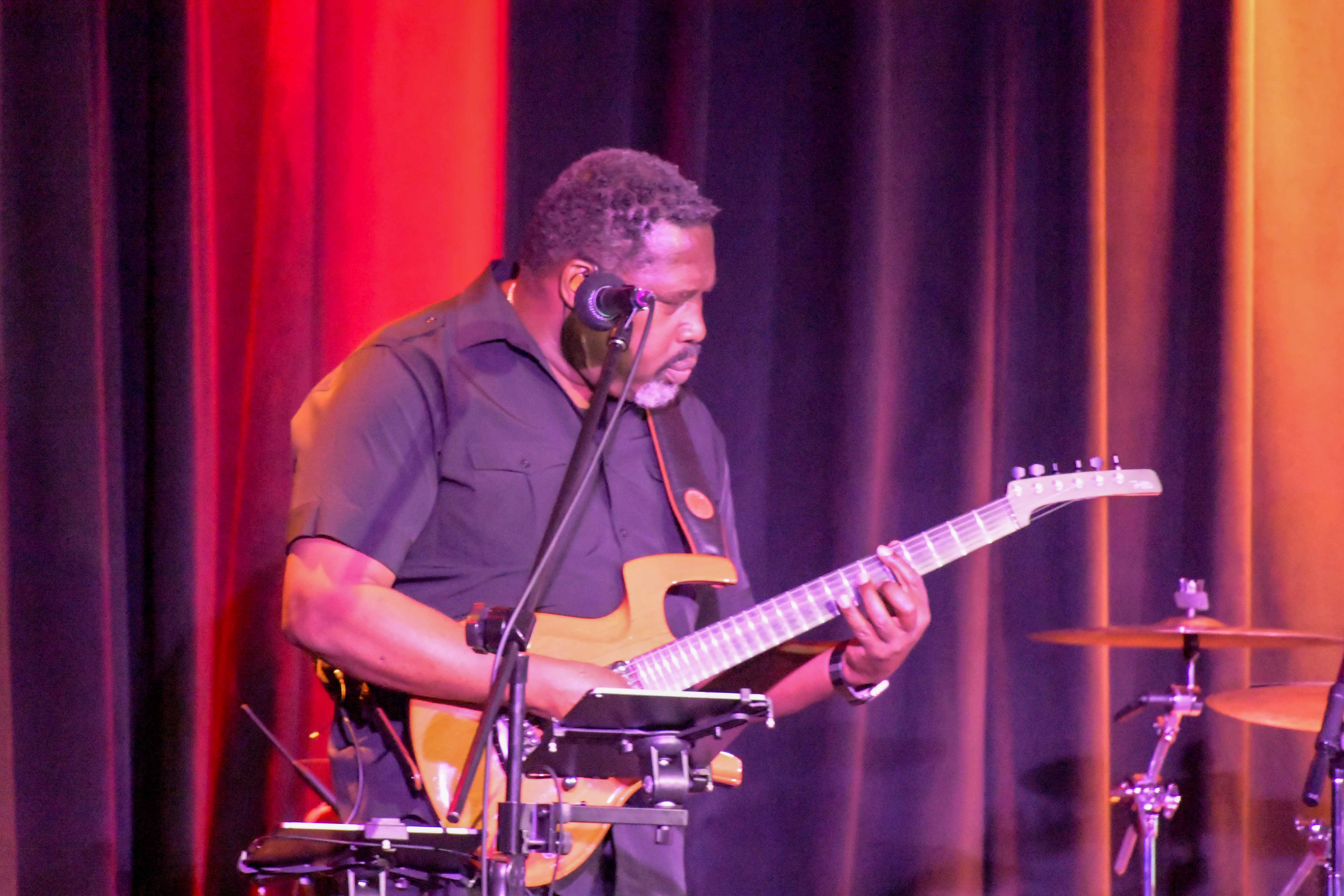 Stan Couper - guitar