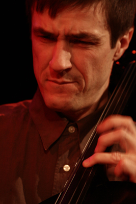 Fred Lonberg-Holm with "Vandermark 5" at the Sud Des Alpes, Amr, Geneva, Switzerland, 2005