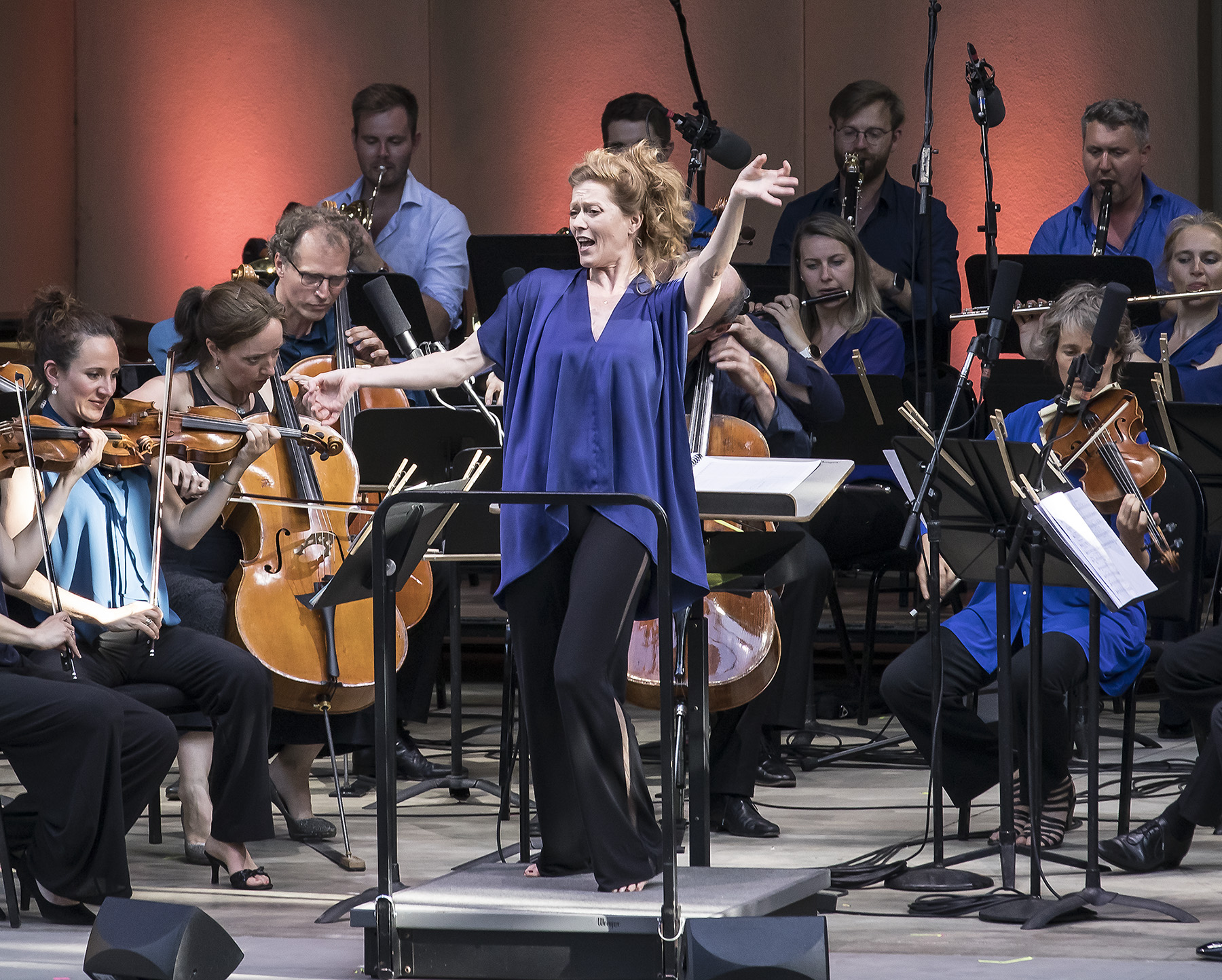Barbara Hannigan, backed by the LUDWIG Ensemble, sings Gershwin
