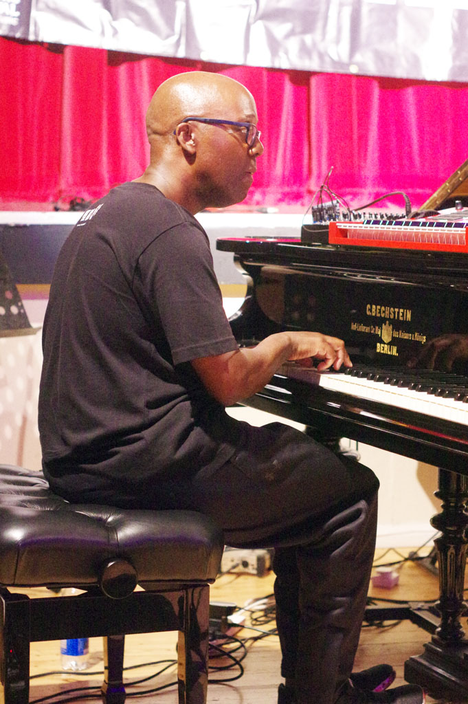 Robert Mitchell True Think