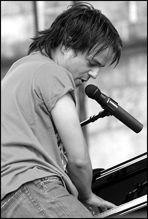 Jamie Cullum<br>2004 JVC Jazz Festival in Newport, R.I.