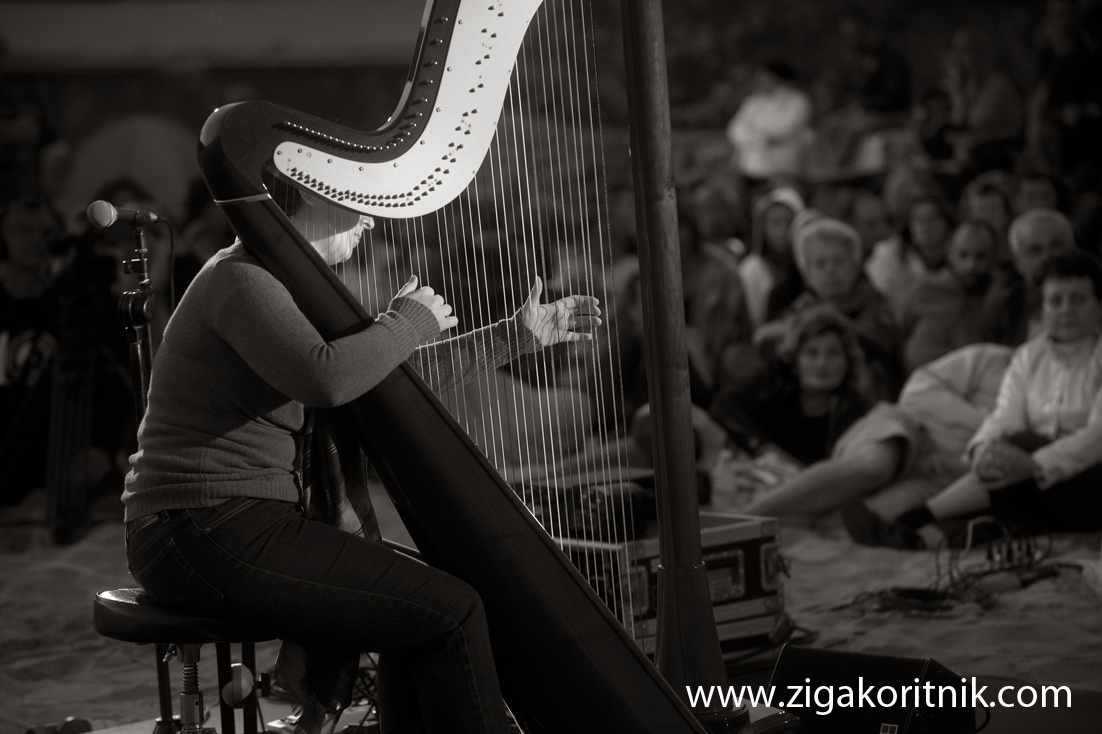 Marcella Carbonni / Concert at the City Beach at 6 AM