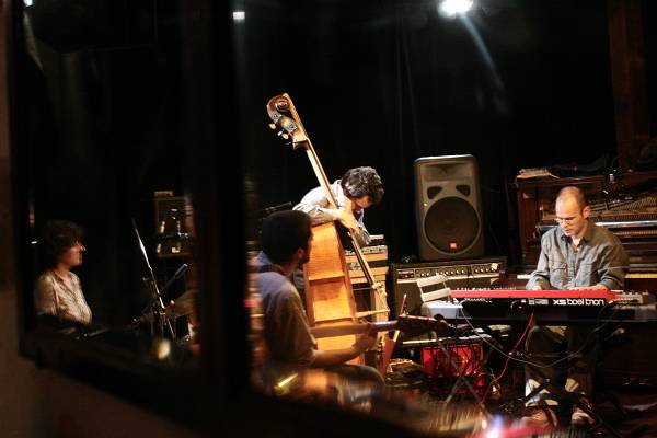 Beatrice Graf, Cyril Moulas, Banz Oester and Michel Wintsch Behind a Mirror with "Quartier Lointain Feat. Banz Oester" at L'Ecur