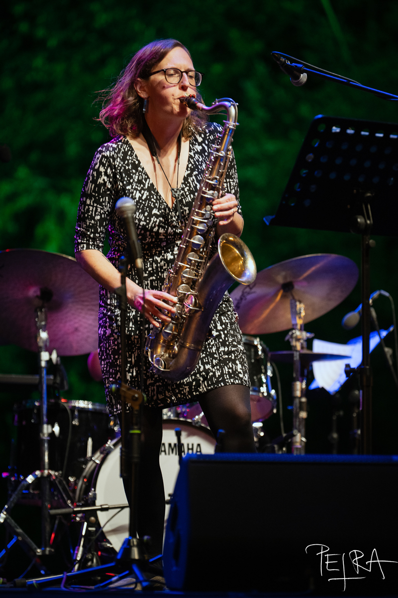 Anna Webber: Shimmer Wince — jazz photo by Petra Cvelbar | All About Jazz