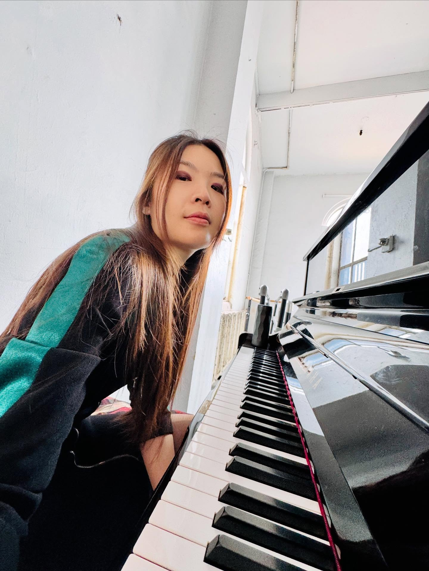 Tracy Yang at piano
