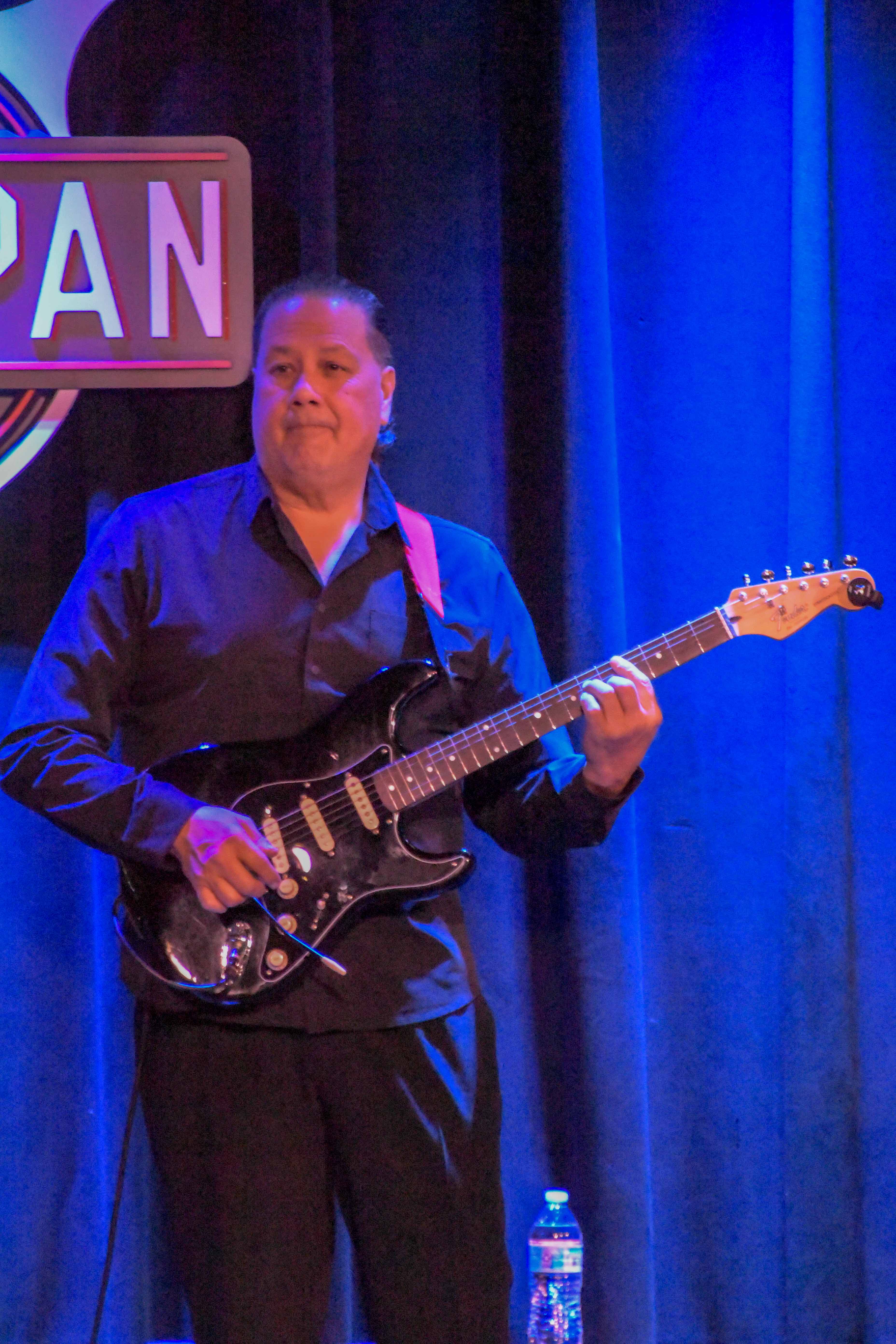 Jon Saure - guitar
