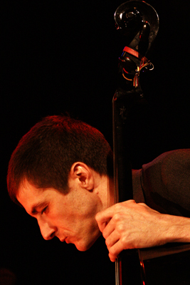 Fred Lonberg-Holm with "Vandermark 5" at the Sud Des Alpes, Amr, Geneva, Switzerland, 2005