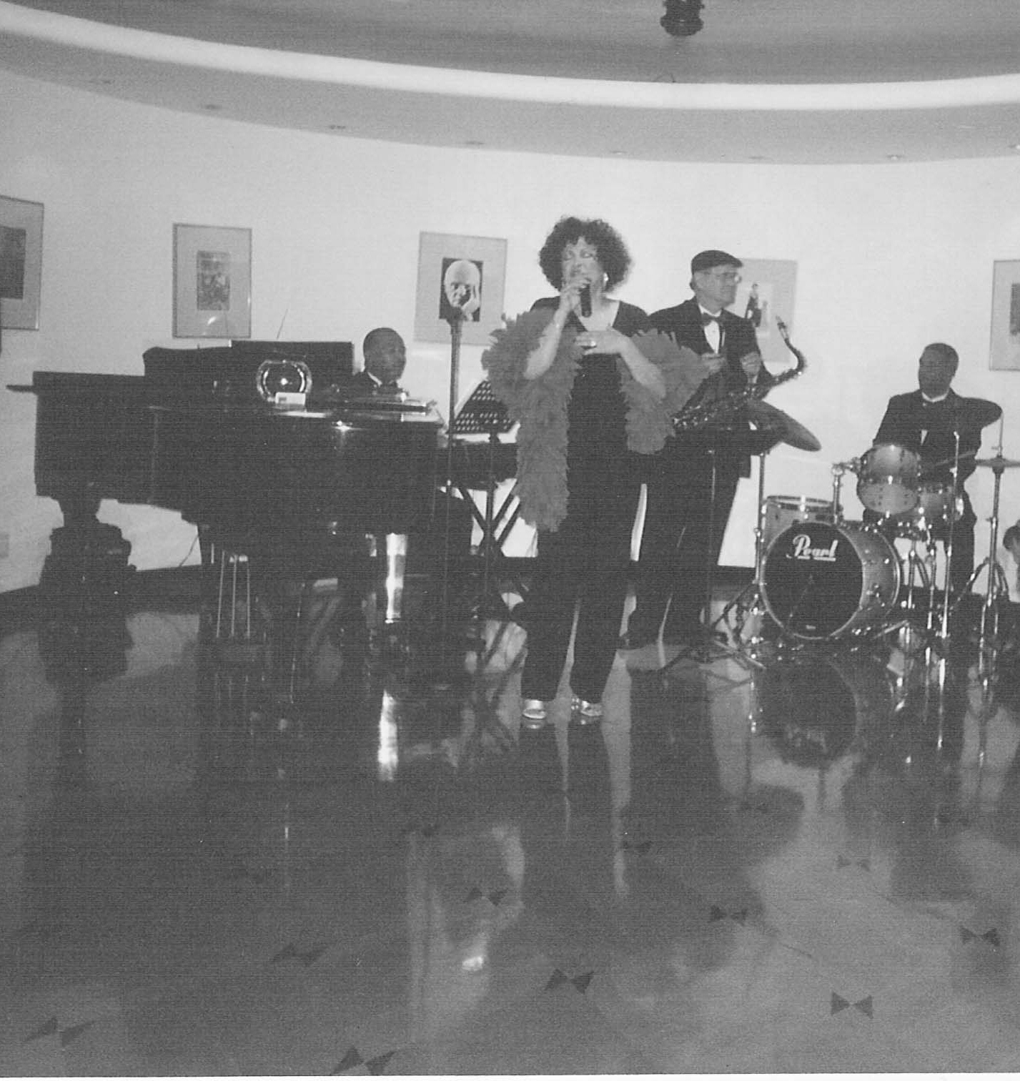 Scarlett & the Dr. Bob Finney Jazz Combo