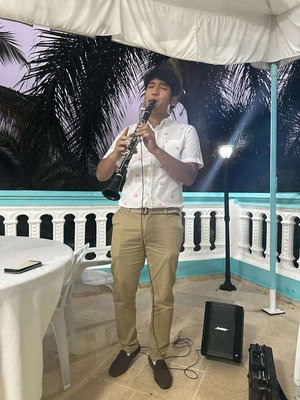 Duoyi playing at villa Altagracia  — jazz photo by Duoyi Xi | All About Jazz
