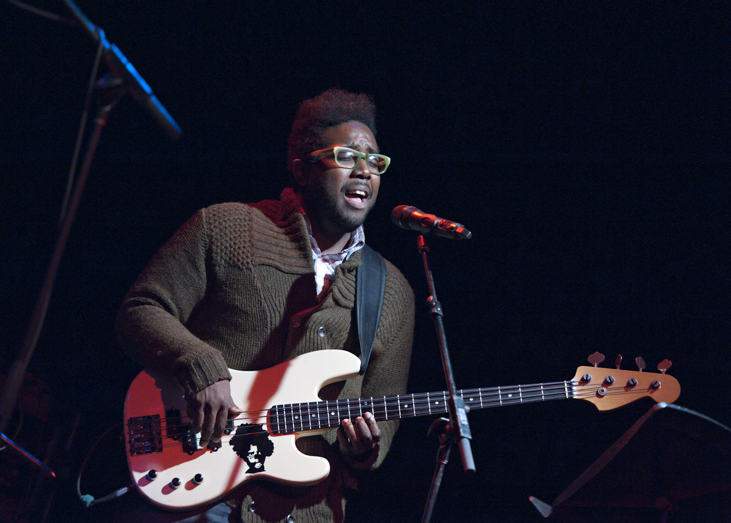 Solomon Dorsey Performs with Jose James