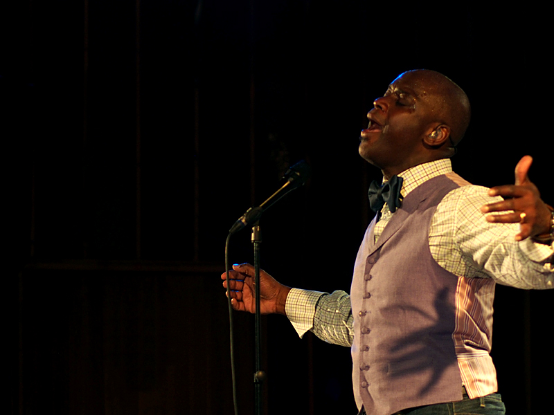 Ola Onabule - Sendesaal Bremen 2014