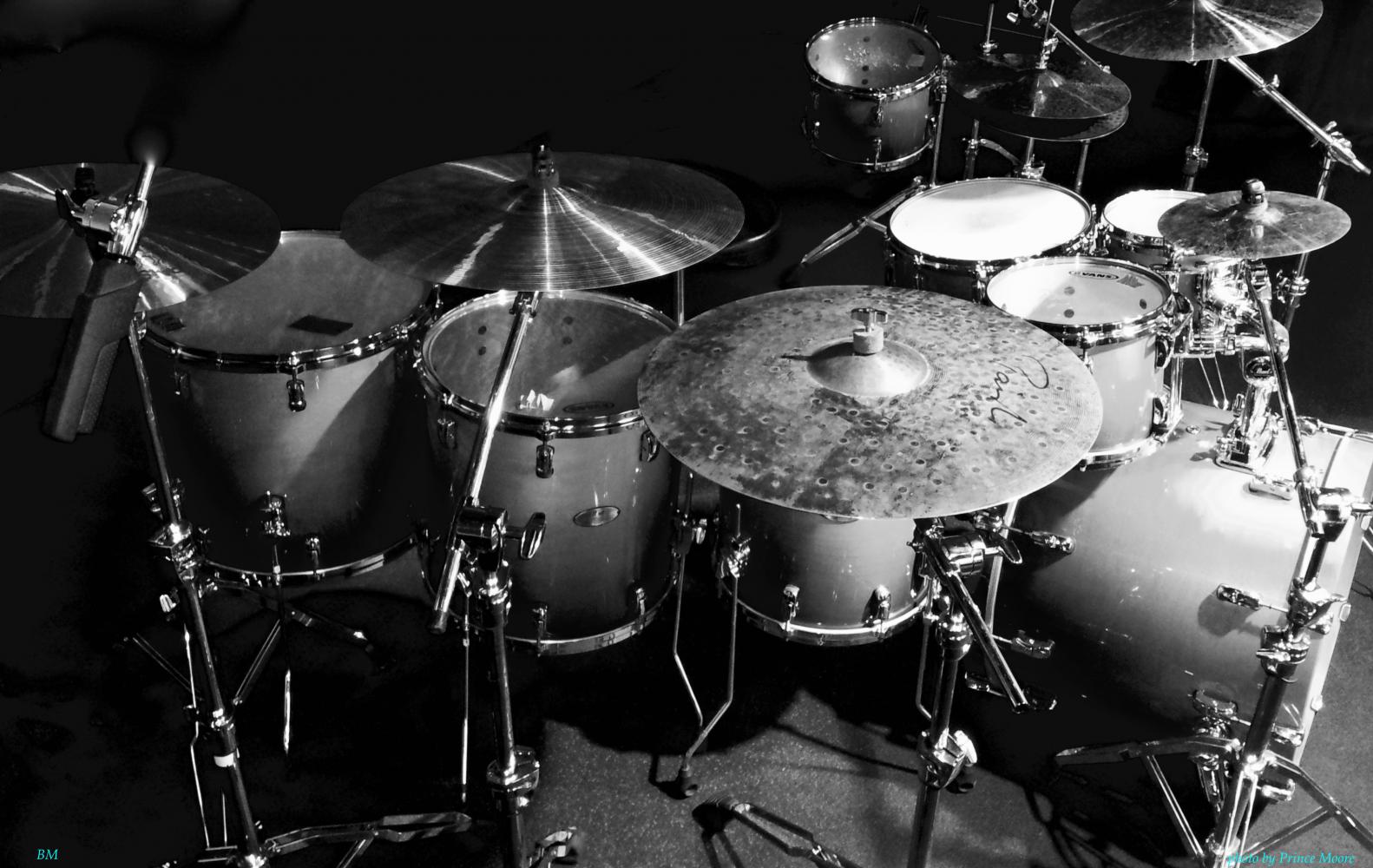 Pearl Reference Drum Kit, Paiste Cymbals, Evans Drumheads