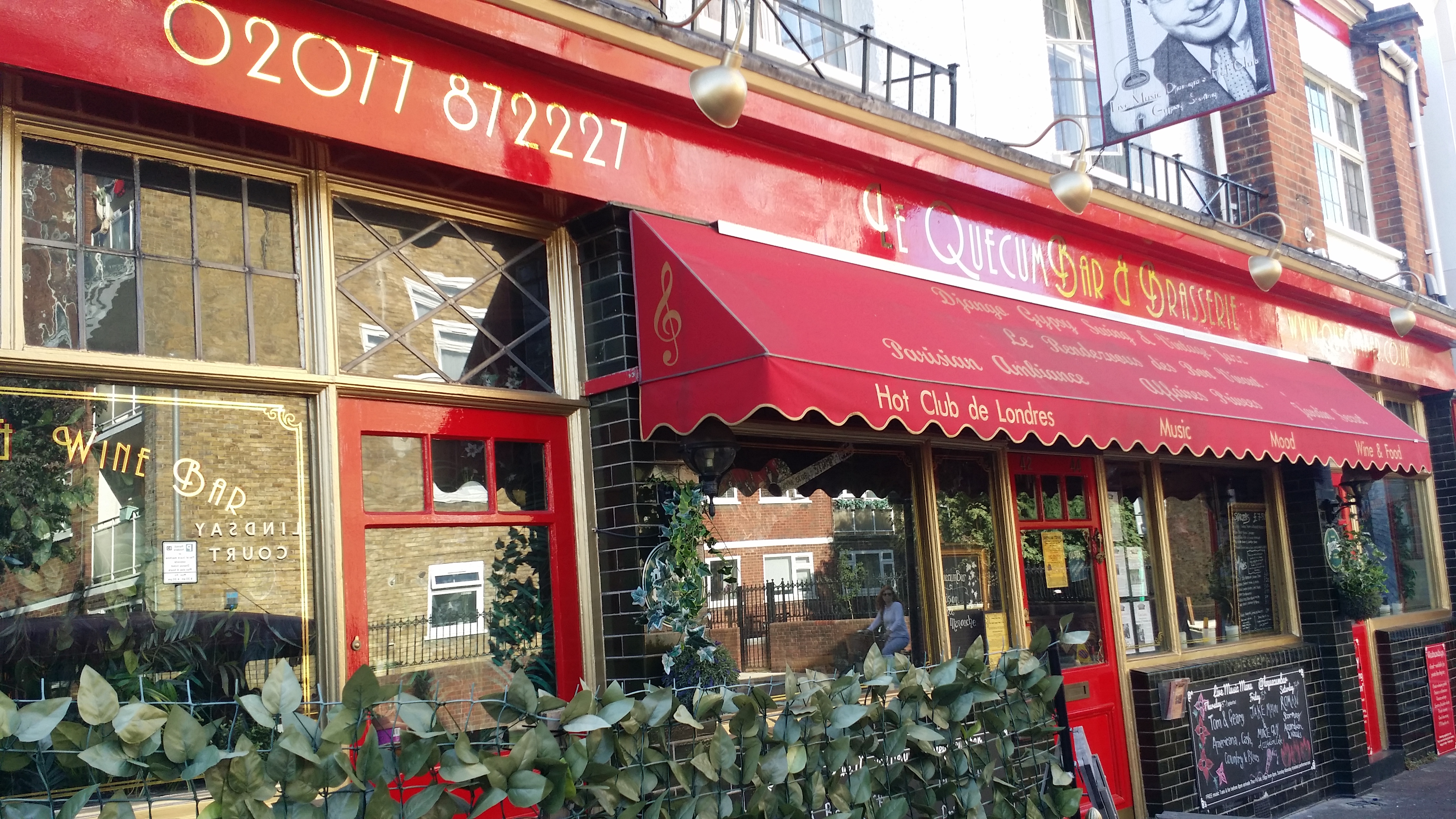 Le QuecumBar & Brasserie