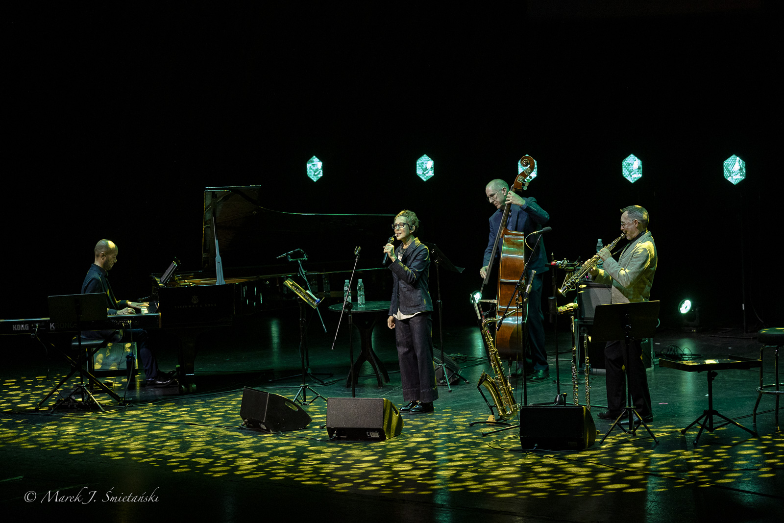 Stacey Kent with trio — jazz photo by Marek J. Śmietański | All About Jazz
