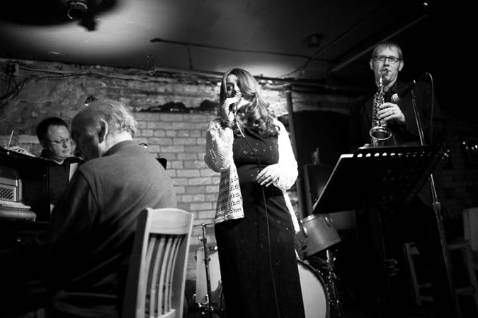 Julie McGregor Quintet with Norm Amadio on Piano