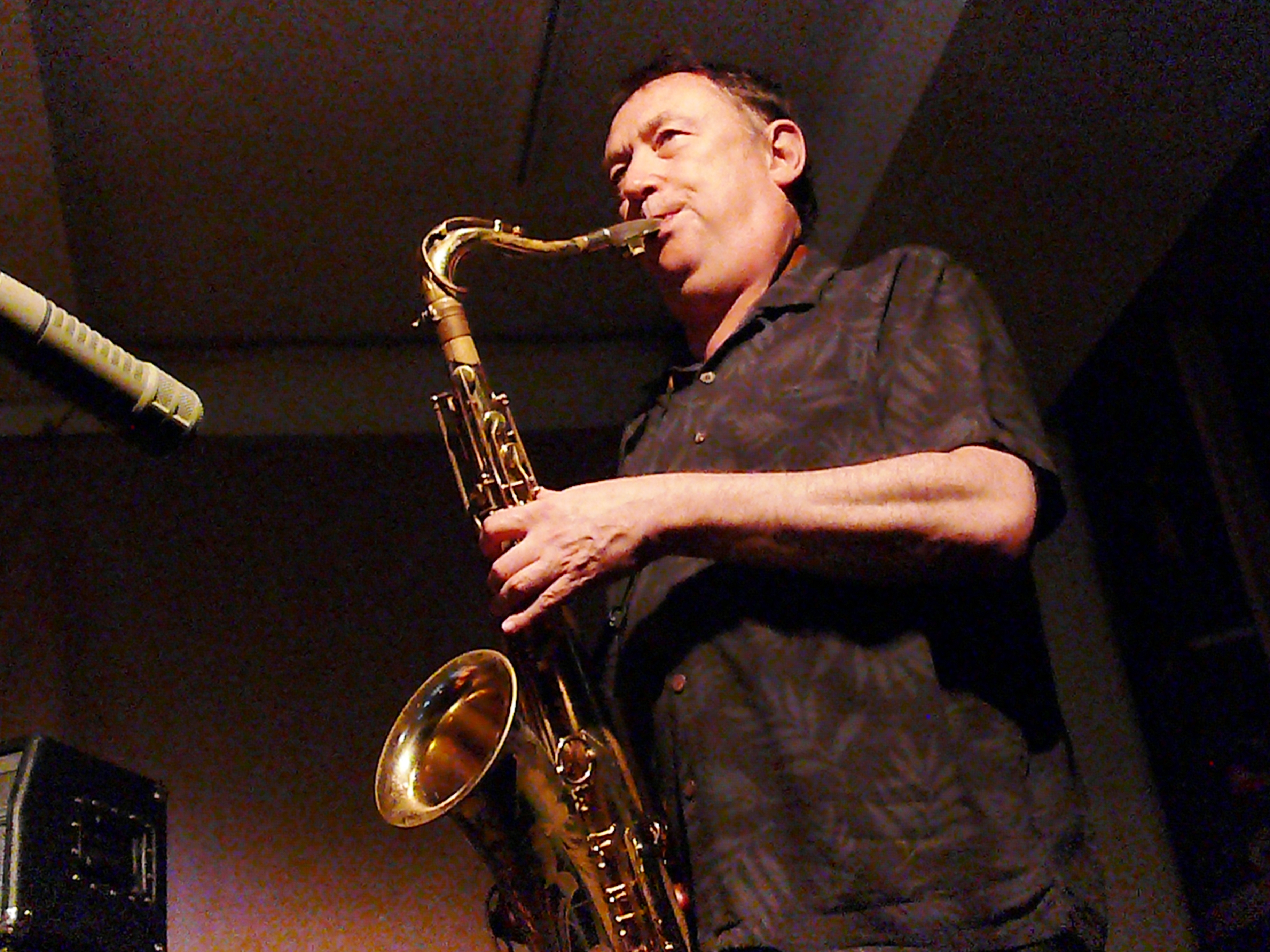 John Butcher at Cafe Oto, London in August 2017