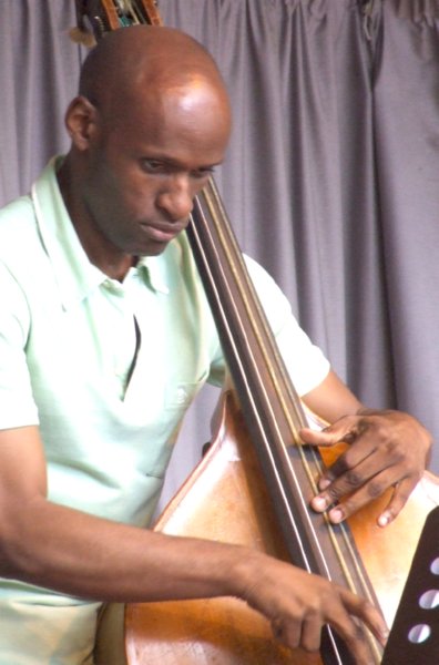 Larry Bartley with Chris Biscoe Quartet; Victoria Embankment, 13 July 2010