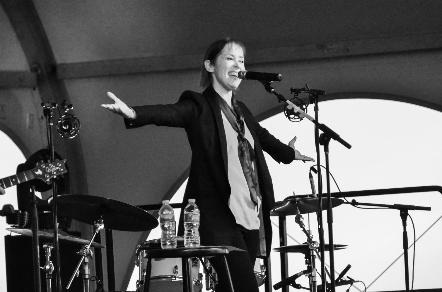 Duncan Sheik and Suzanne Vega Sunset Concert at Sands Point Preserve Conservancy on 9-25-2016. 