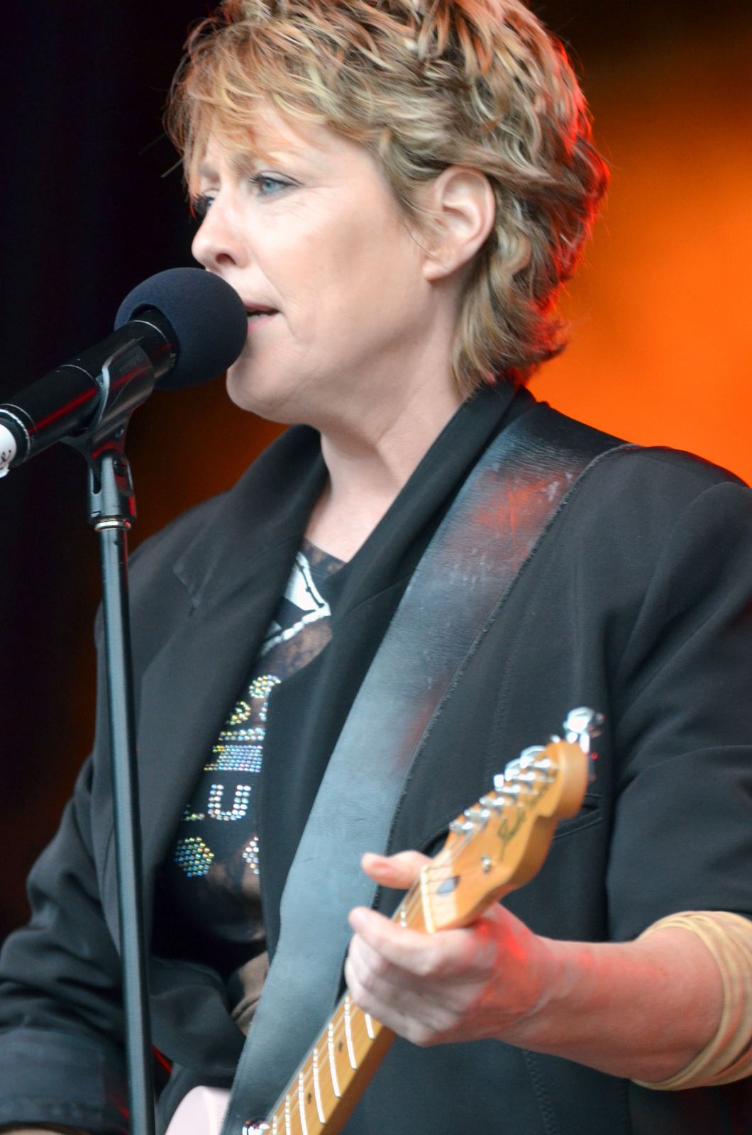 Katrina Leskanich of Katrina and the Waves at the Retro Futura Tour.