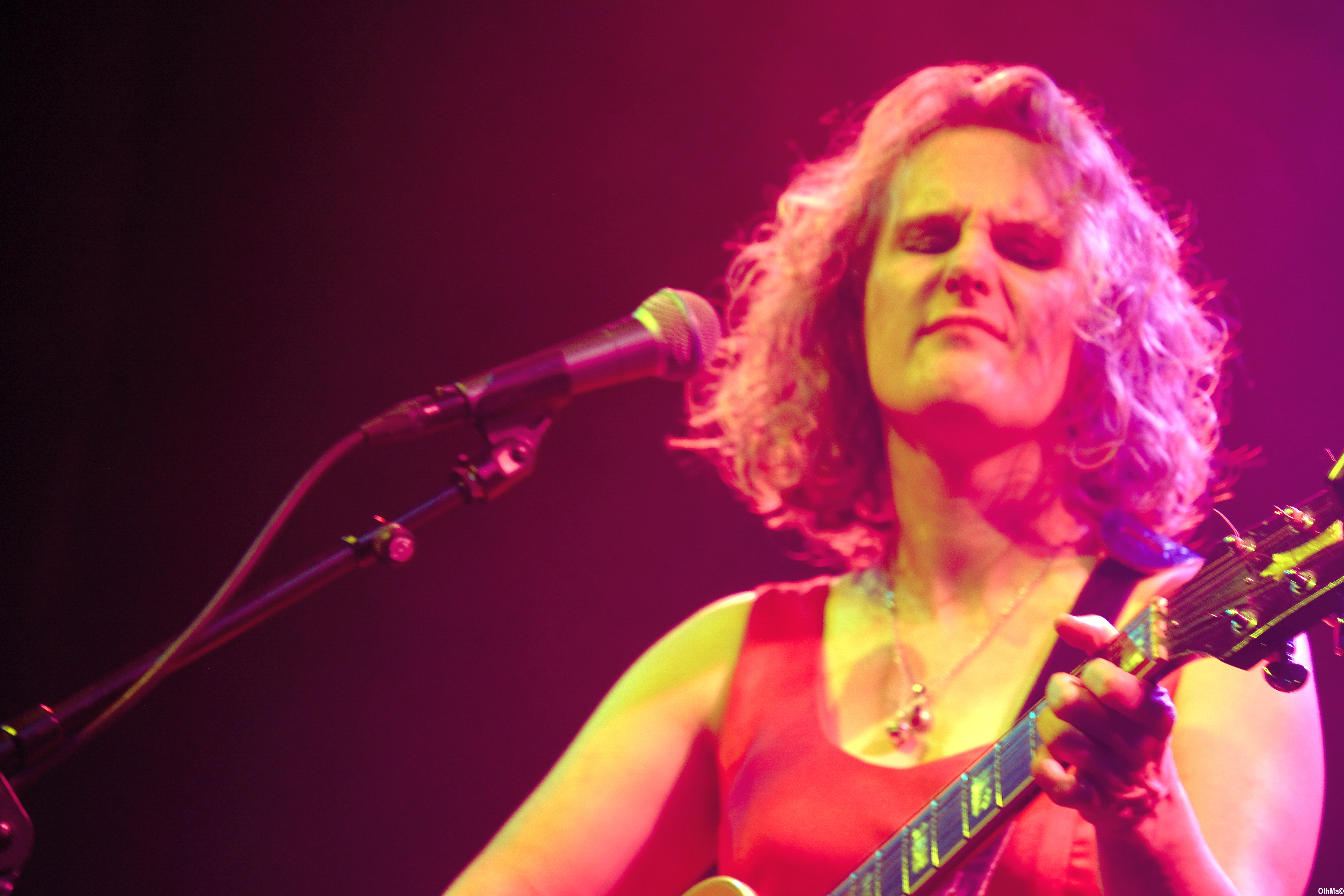 Claudia Vorbach with guitar