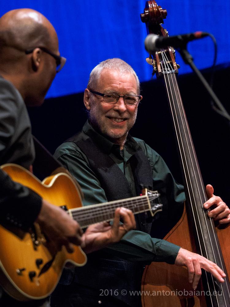 Dave Holland ad Lionel Loueke, Aziza