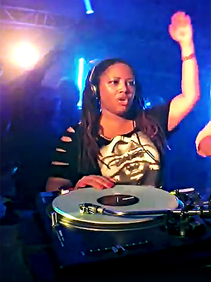 Lalah Hathaway DJs