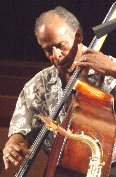 Cecil McBee with Saxophone Summit at 2011 Chicago Jazz Festival