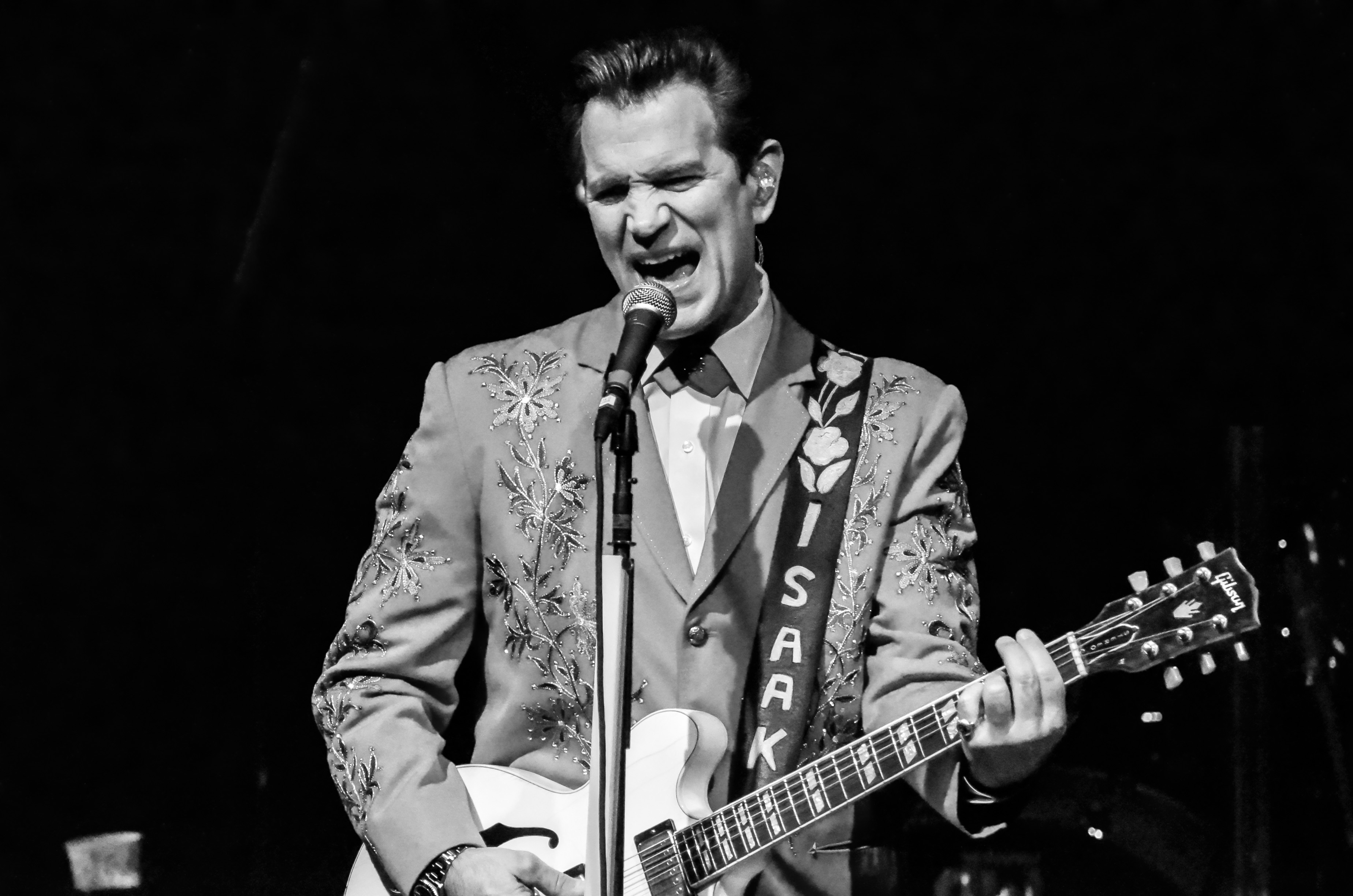 Chris Isaak at NYCB Theatre at Westbury on 5-5-2016.
