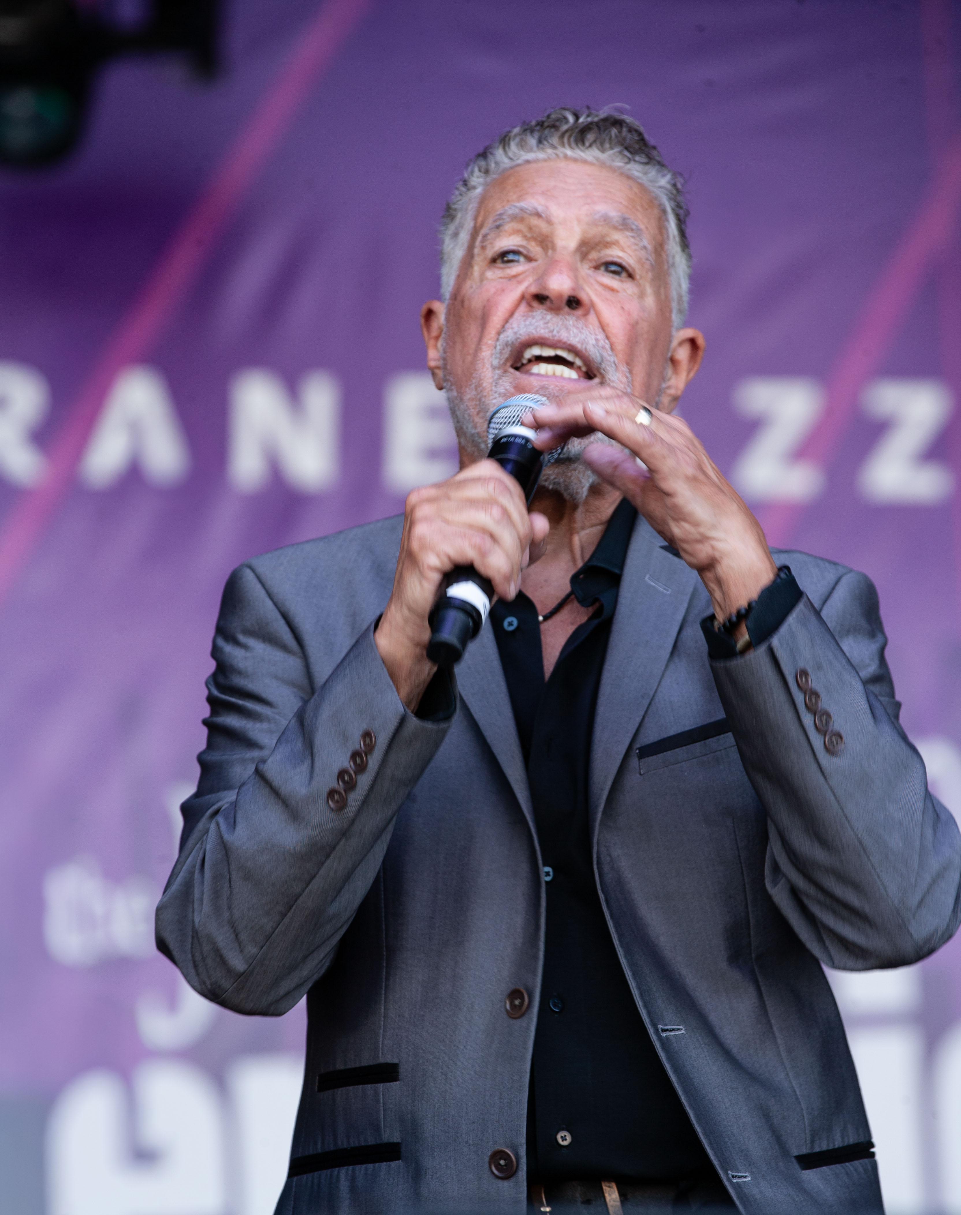 Clint Holmes