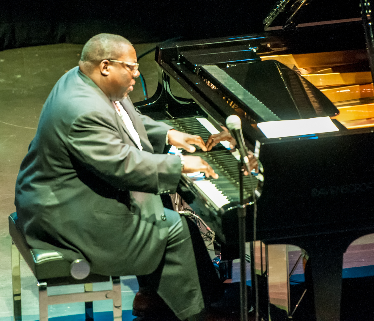 Cyrus chestnut with trio at the tempe arts center