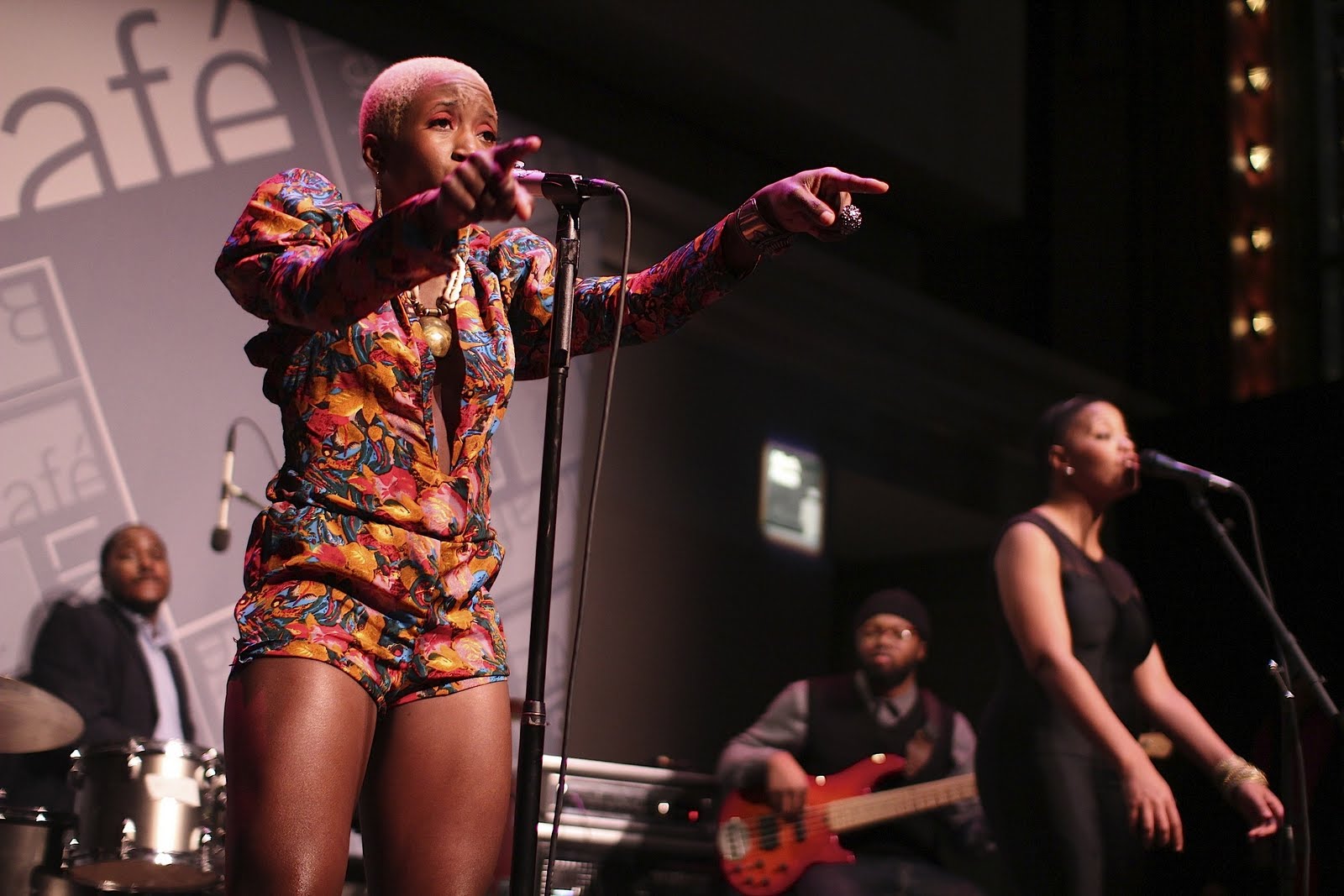 Yahzarah performing in bamcafÃÂ©, photo by alanzo dale