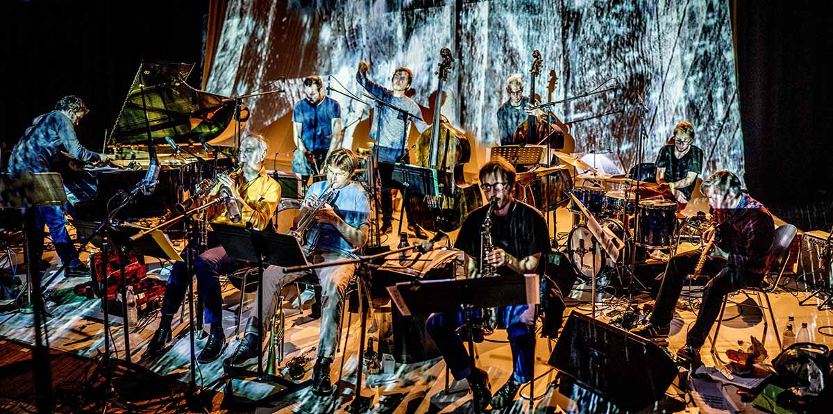 Sebastian Gramss' States of Play: URSCHALL