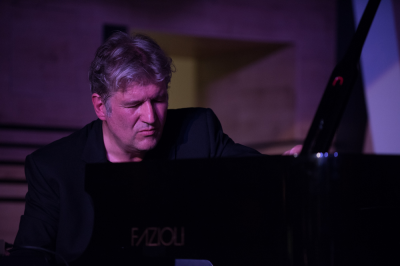 Livestream From The LOFT: Naturally Piano! With Hans Luedemann at Loft