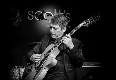 Guitarist Nigel Price at The Elephant Inn