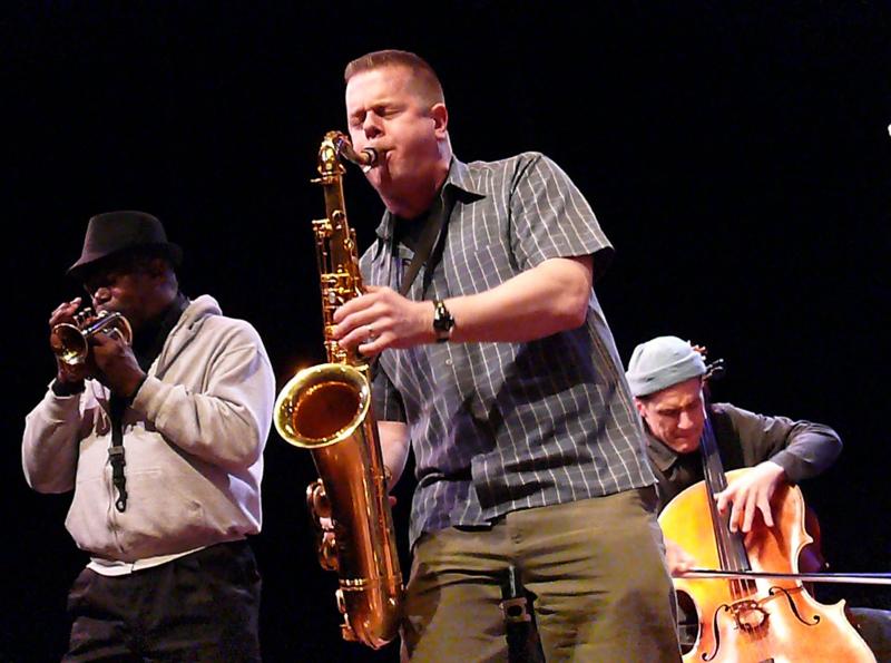 McPhee, Vandermark, Lonberg-Holm at the Bimhuis in Amsterdam, 13 February 2009© 2010 John Sharpe