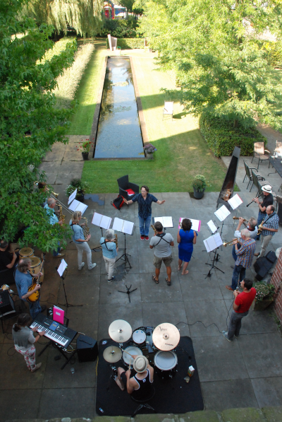 Matinee: Misty House Big Band at Plusetage