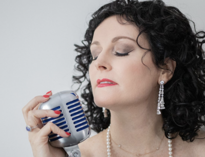 Lizzie Thomas Trio at Soapbox Gallery