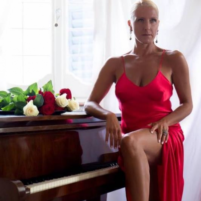 Samantha Iorio (trio) at The Cotton Club