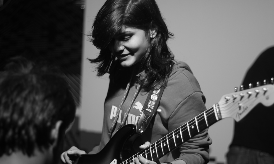 Blue Fire: Aayushi Karnik And The New Indian Guitar Crossing