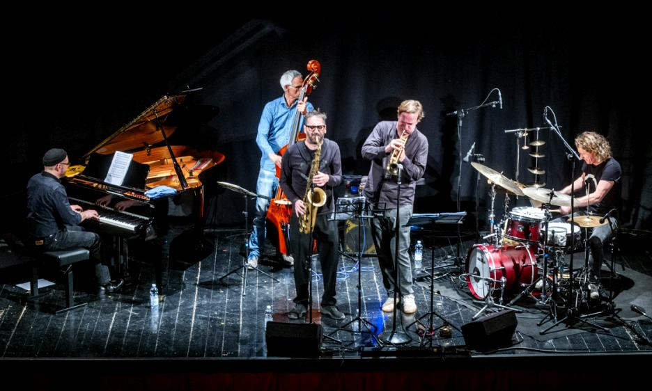 Jens D&uuml;ppe Quintet feat. Francesco Bearzatti a Crossroads
